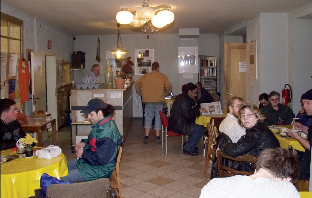 Blick in den Gastraum vom Treffpunkt Kaffee Bankrott - Foto: mob-Archiv