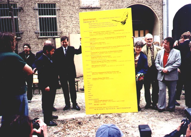 Baustellenbeginn in der Oderberger Str. 12 im Jahr 2000 - Foto: mob-Archiv