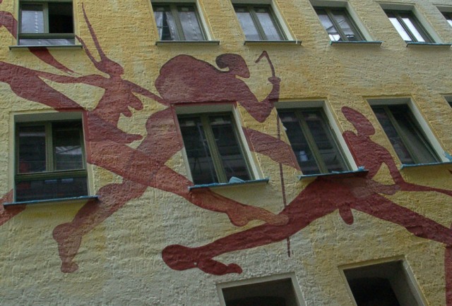 Quergebäude Oderberger Str. 12, Blick auf die Fassadengestaltung durch Maya Heller - Foto: Peter Woelck